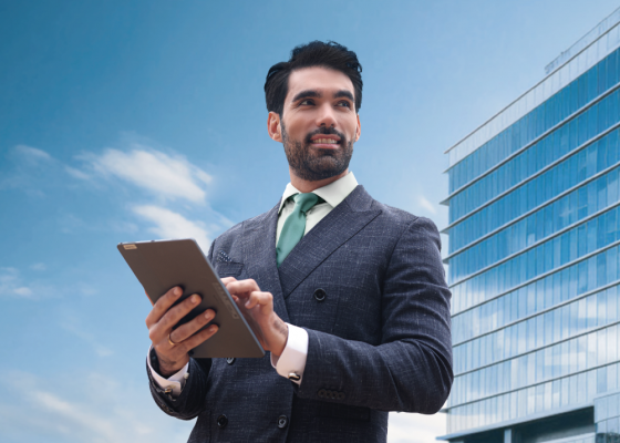 <b>Accélérateur <br>de vos ambitions </b>